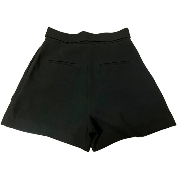 Pleated Shorts with Belt • Black • US 6 - Picture 4 of 5